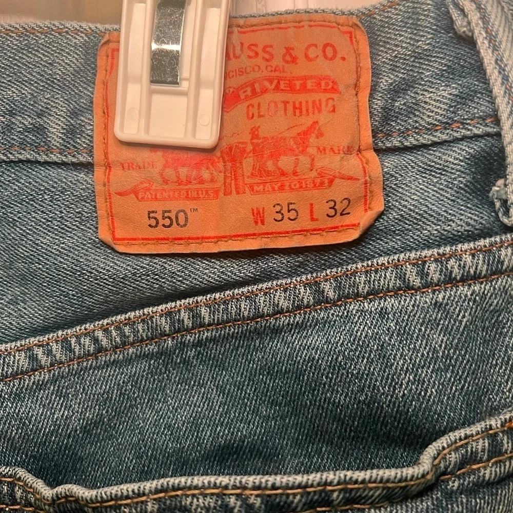 Men’s 550 Levi Blue Jeans Size 35x32 Medium Wash